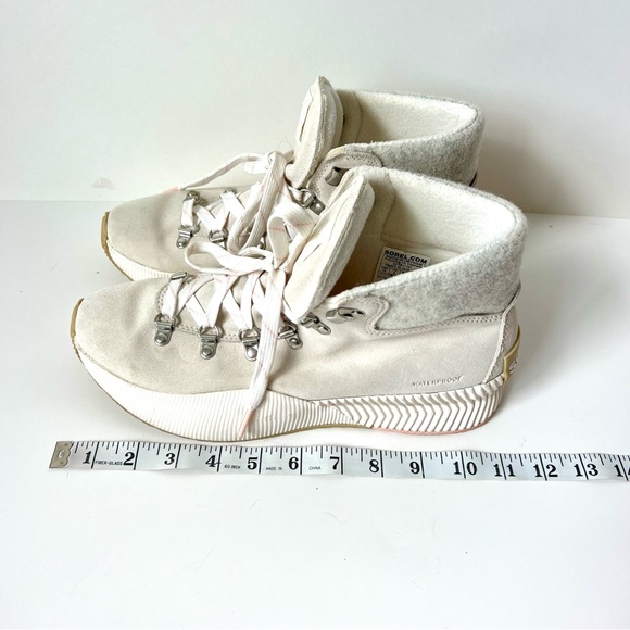 SOREL Women's Out N About III Conquest Hybrid Boots—SZ. 10 - Picture 9 of 17